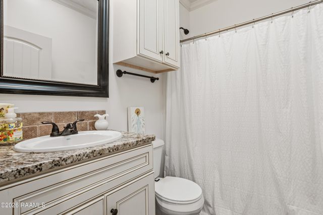104 Meadowhollow Drive, Youngsville, LA 70592