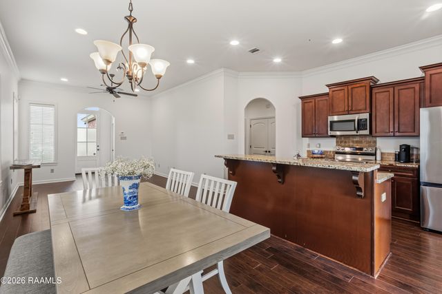 104 Meadowhollow Drive, Youngsville, LA 70592