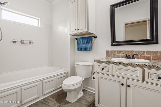 104 Meadowhollow Drive, Youngsville, LA 70592
