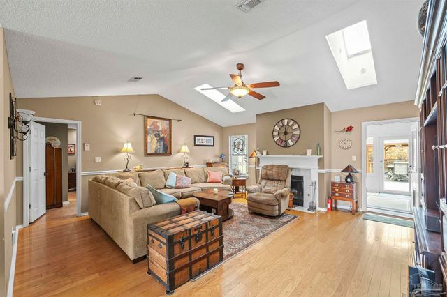 38 Faison St, Pensacola, FL 32505