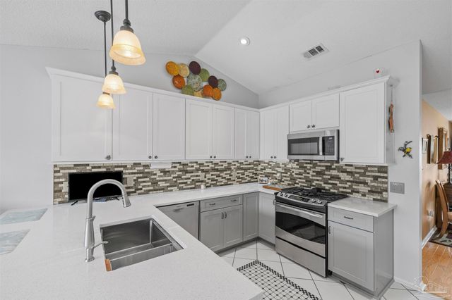 38 Faison St, Pensacola, FL 32505