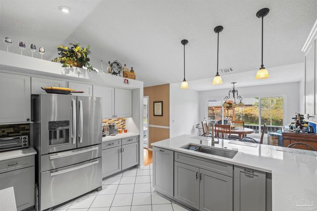 38 Faison St, Pensacola, FL 32505