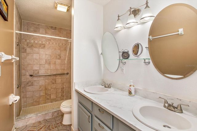17249 HOLLY COURT, Umatilla, FL 32784