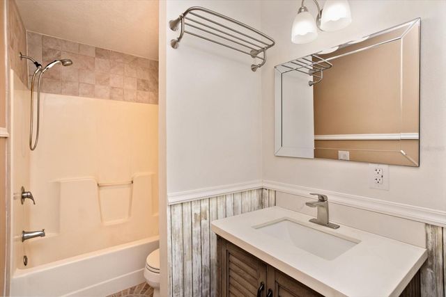 17249 HOLLY COURT, Umatilla, FL 32784