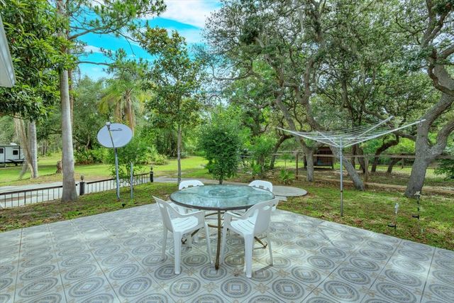 17249 HOLLY COURT, Umatilla, FL 32784