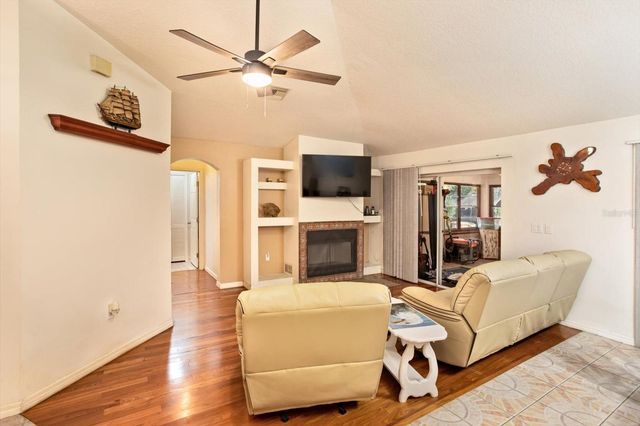 17249 HOLLY COURT, Umatilla, FL 32784