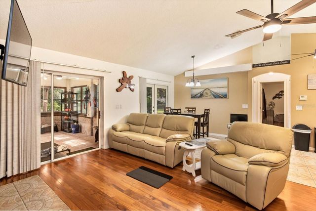 17249 HOLLY COURT, Umatilla, FL 32784