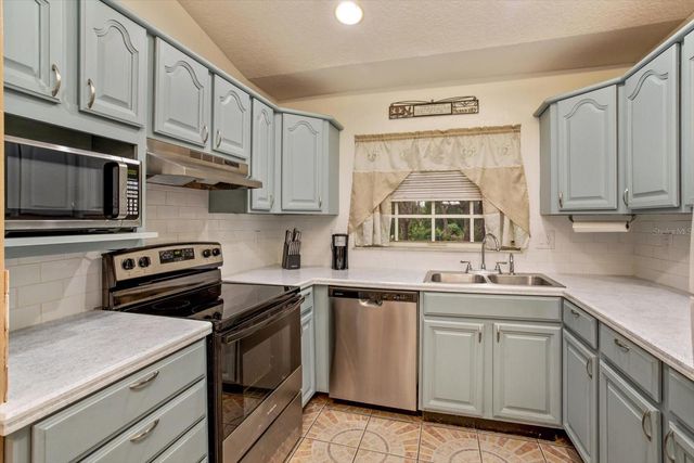 17249 HOLLY COURT, Umatilla, FL 32784