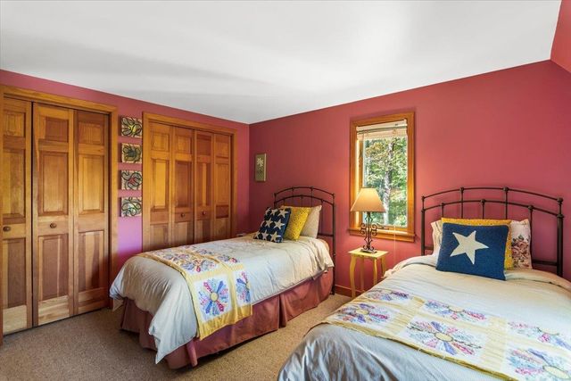 17 Signal Hill Road, Winhall, VT 05340