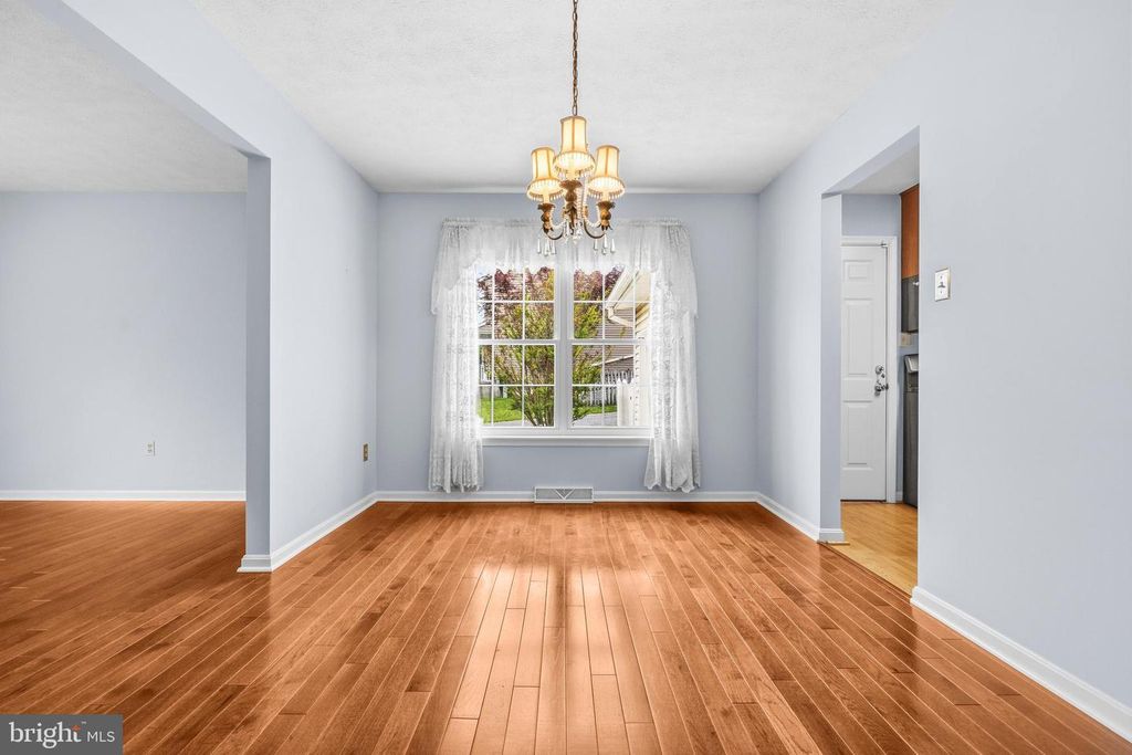 Image 11 of property listing at 704 COLLIER CT, Westminster, MD 21158