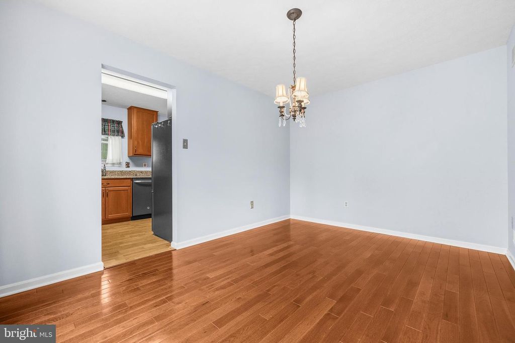Image 12 of property listing at 704 COLLIER CT, Westminster, MD 21158