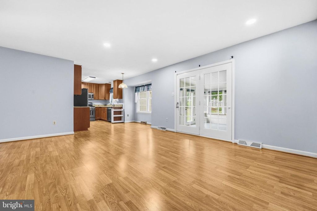 Image 16 of property listing at 704 COLLIER CT, Westminster, MD 21158