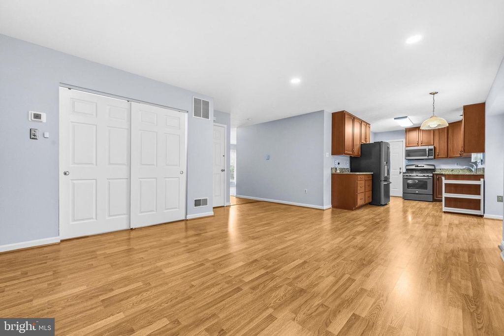 Image 18 of property listing at 704 COLLIER CT, Westminster, MD 21158
