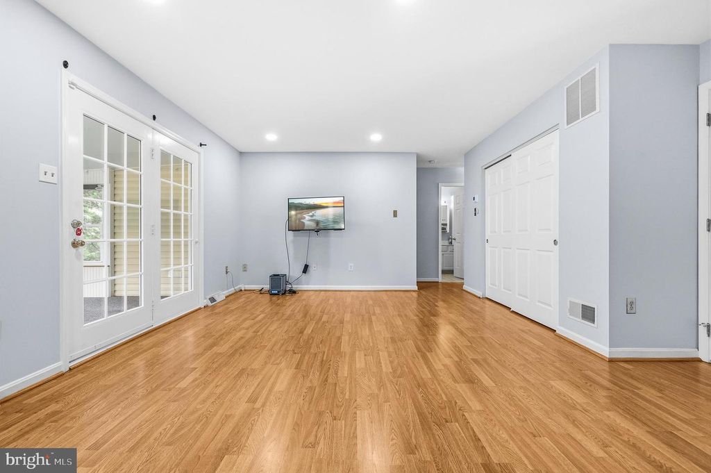 Image 19 of property listing at 704 COLLIER CT, Westminster, MD 21158