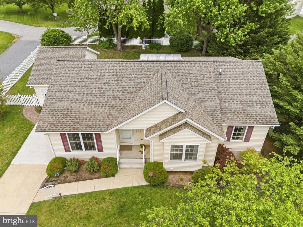 Image 3 of property listing at 704 COLLIER CT, Westminster, MD 21158