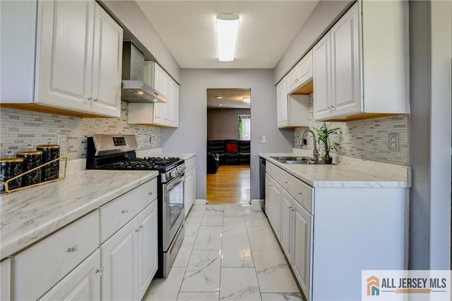 10 Quincy Circle L-10, South Brunswick, NJ 08810