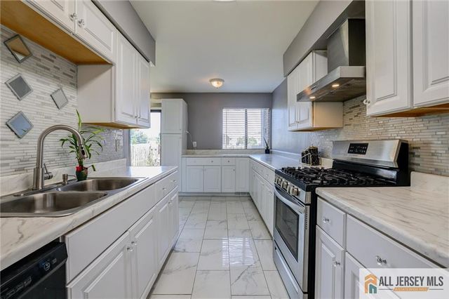 10 Quincy Circle L-10, South Brunswick, NJ 08810