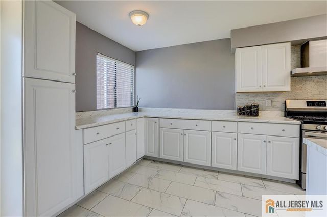 10 Quincy Circle L-10, South Brunswick, NJ 08810