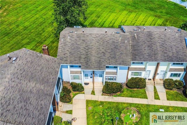10 Quincy Circle L-10, South Brunswick, NJ 08810