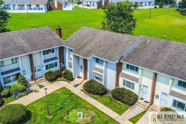 10 Quincy Circle L-10, South Brunswick, NJ 08810