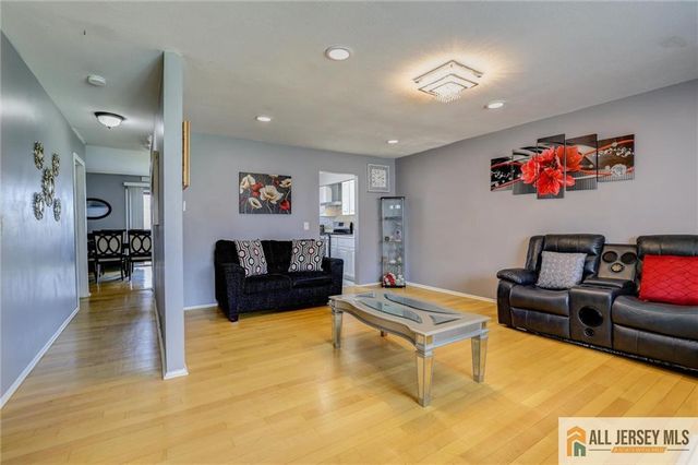 10 Quincy Circle L-10, South Brunswick, NJ 08810