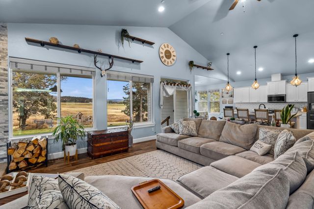 8997 NW Elizabeth Way, Prineville, OR 97754