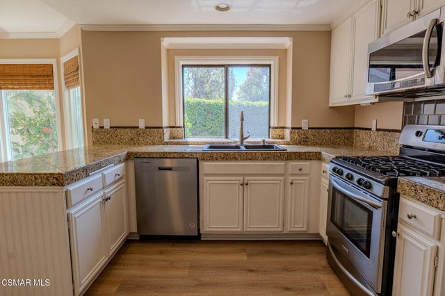 2704 Simi Hills Lane, Simi Valley, CA 93063