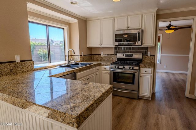 2704 Simi Hills Lane, Simi Valley, CA 93063