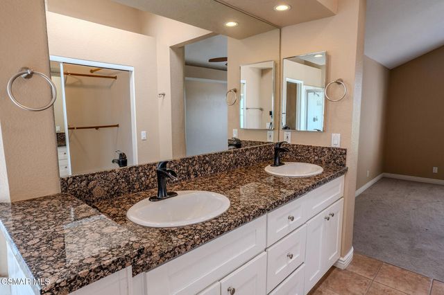 2704 Simi Hills Lane, Simi Valley, CA 93063