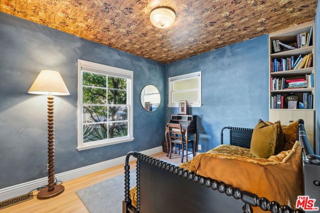 859 Cresthaven Drive, Los Angeles, CA 90042