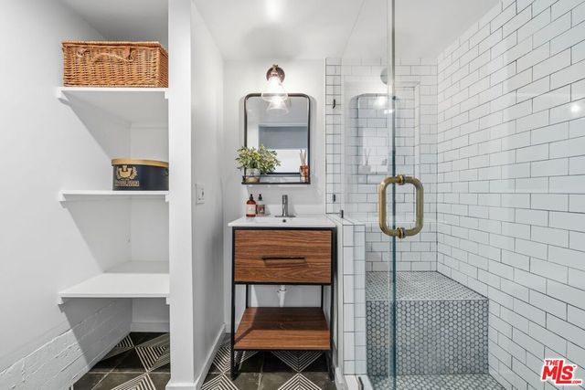 859 Cresthaven Drive, Los Angeles, CA 90042