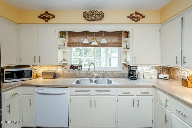 3215 Ravenwood Boulevard, Toledo, OH 43614
