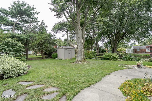 3215 Ravenwood Boulevard, Toledo, OH 43614
