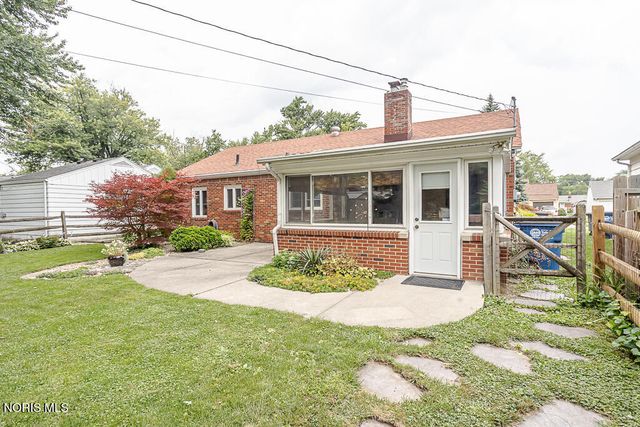 3215 Ravenwood Boulevard, Toledo, OH 43614