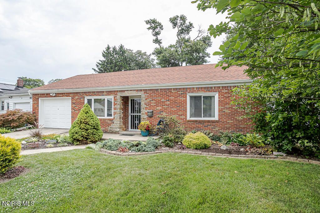 3215 Ravenwood Boulevard, Toledo, OH 43614