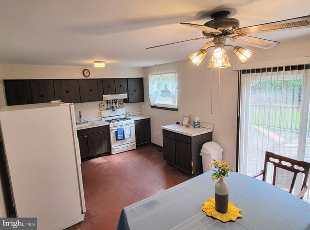 581 TOWNSHIP LINE RD, Franklinville, NJ 08322