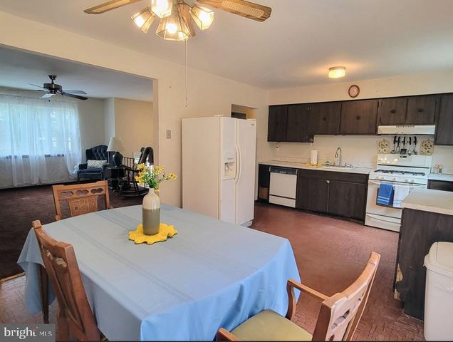 581 TOWNSHIP LINE RD, Franklinville, NJ 08322