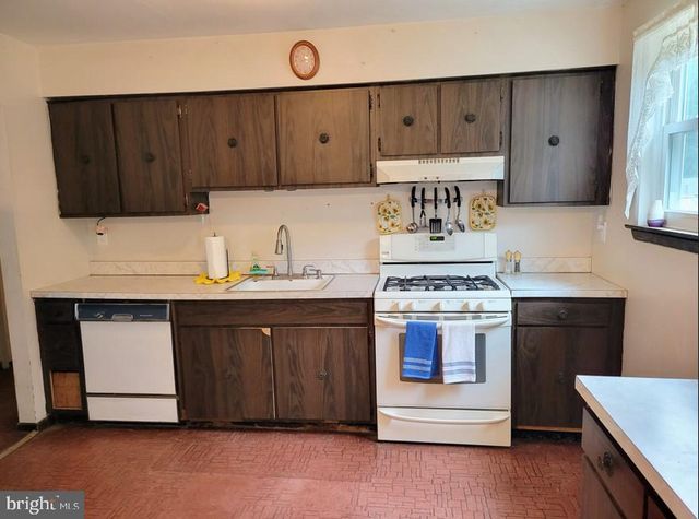 581 TOWNSHIP LINE RD, Franklinville, NJ 08322