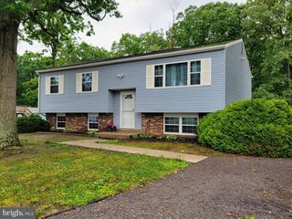 581 TOWNSHIP LINE RD, Franklinville, NJ 08322