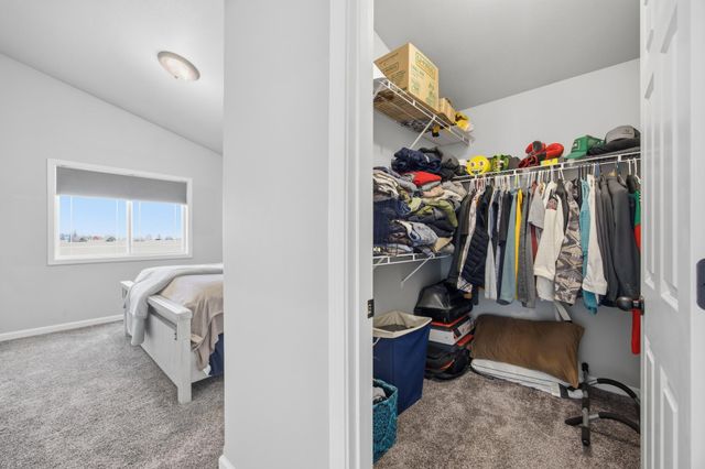 1126 Highland Lane W, West Fargo, ND 58078