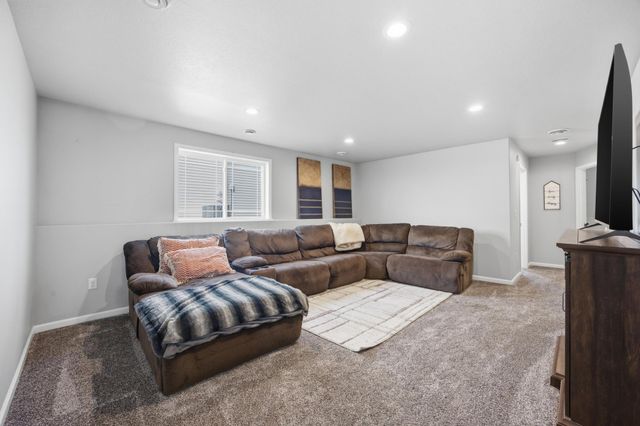 1126 Highland Lane W, West Fargo, ND 58078