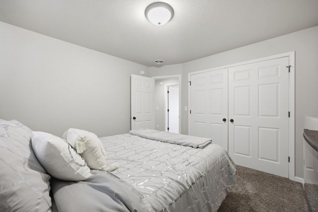 1126 Highland Lane W, West Fargo, ND 58078