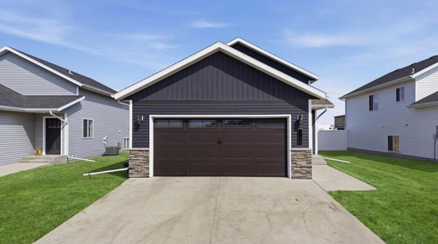 1126 Highland Lane W, West Fargo, ND 58078