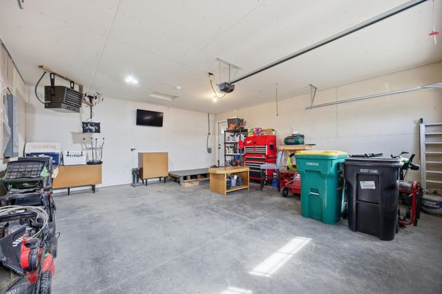 1126 Highland Lane W, West Fargo, ND 58078