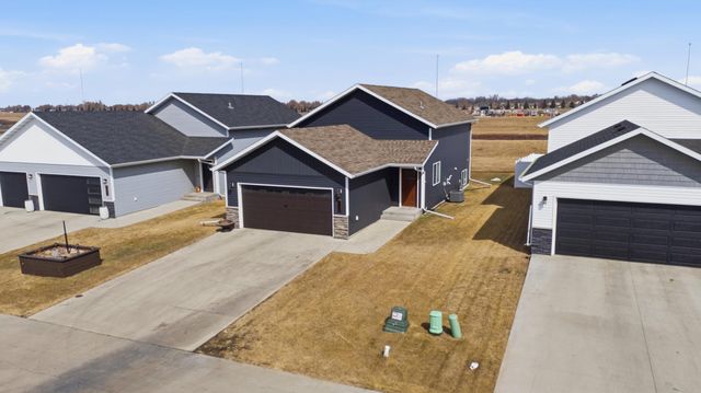 1126 Highland Lane W, West Fargo, ND 58078