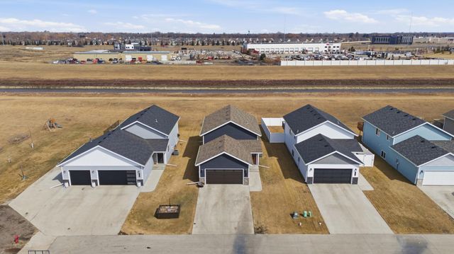 1126 Highland Lane W, West Fargo, ND 58078