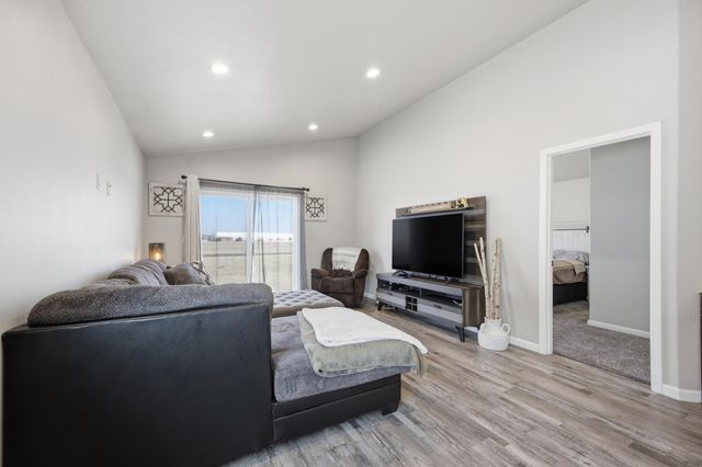 1126 Highland Lane W, West Fargo, ND 58078