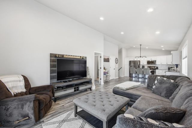 1126 Highland Lane W, West Fargo, ND 58078