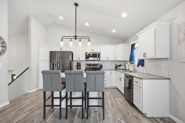 1126 Highland Lane W, West Fargo, ND 58078