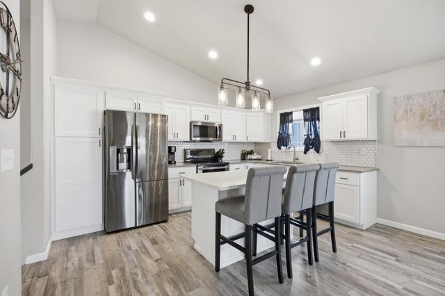 1126 Highland Lane W, West Fargo, ND 58078